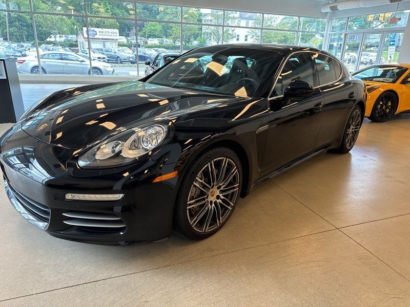 2015 Porsche Panamera 4SImage 6