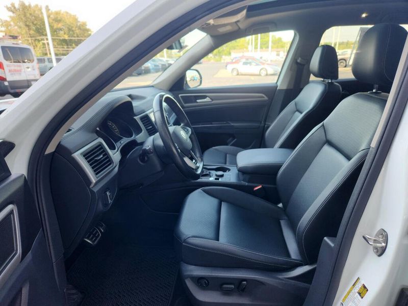 Used 2021 Volkswagen Atlas 3.6L V6 SE w/Technology R-Line