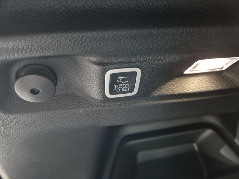 New 2025 Jeep Grand Cherokee L Altitude X 4x4Image 19