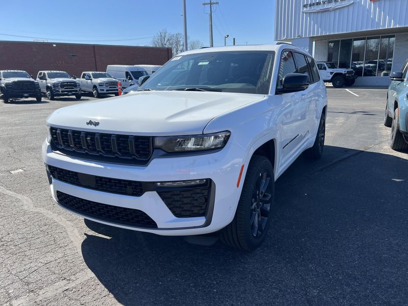 New 2026 Jeep Grand Cherokee L Limited Reserve 4x4Image 1