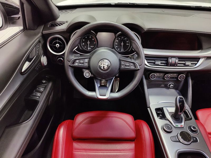 2023 Alfa Romeo Stelvio Veloce AWD w/Premium & Activ AsstImage 24