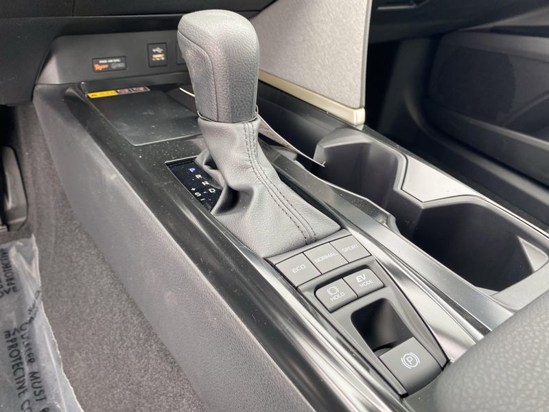 2025 Toyota Camry LEImage 18