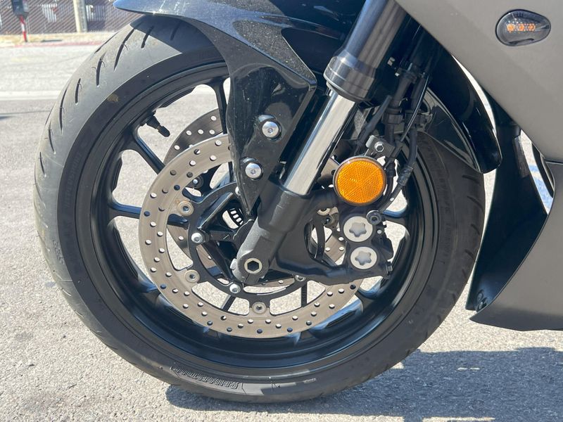 2024 Yamaha YZF-R7 Image 2
