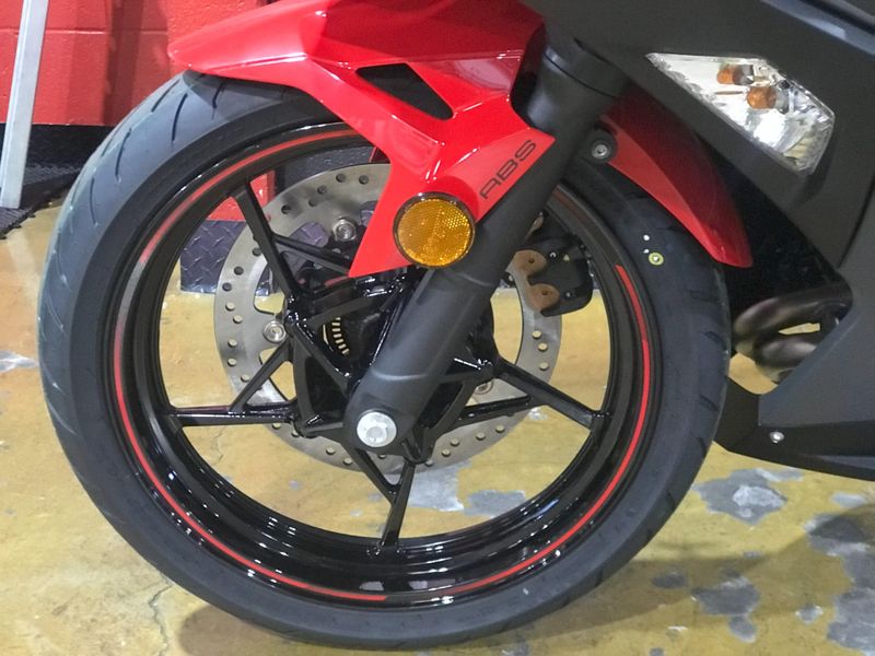 2025 Kawasaki NINJA 500 ABS Image 3