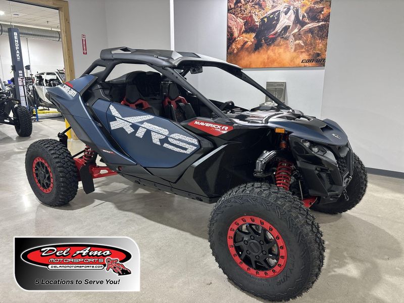 New 2026 Can-Am MAVERICK R X RS WITH SMART-SHOX 999T DCT Image 1