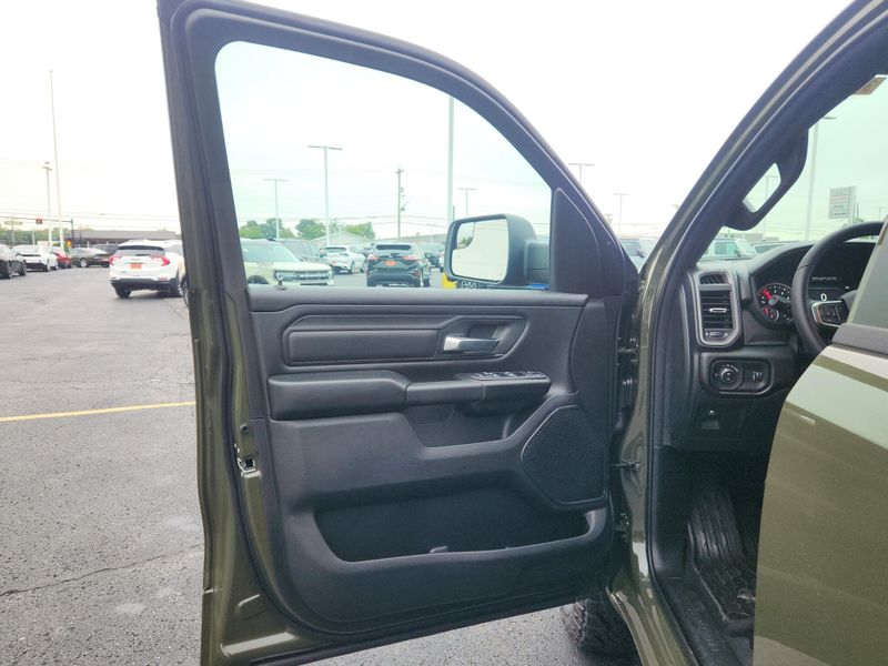 New 2027 RAM 1500 Warlock Crew Cab 4x4 5'7' Box