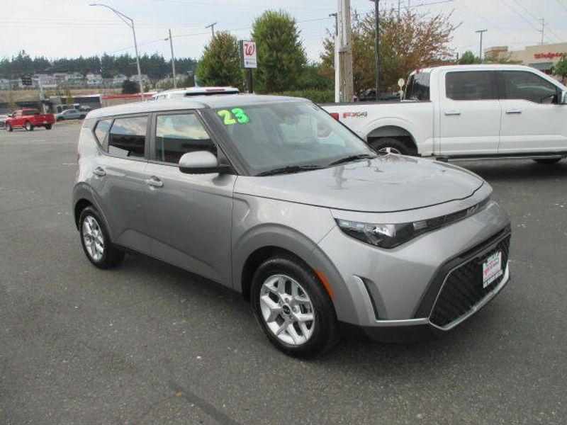 Used 2023 Kia Soul LXImage 4