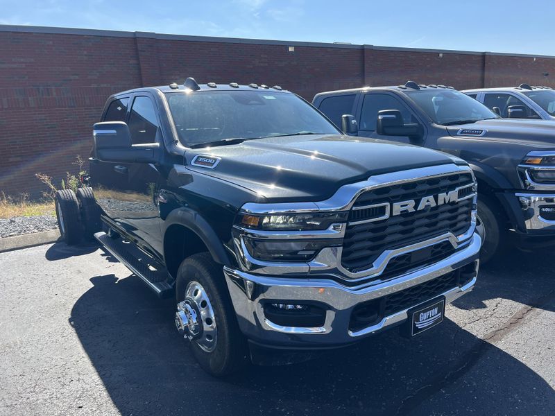 New 2026 RAM 3500 Tradesman Crew Cab Chassis 4x4 60