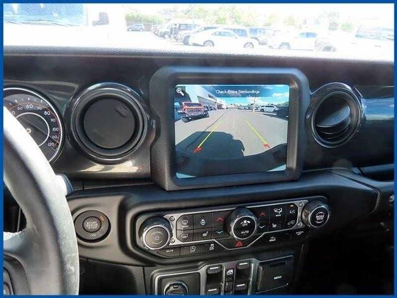 2022 Jeep Gladiator Altitude photo 16
