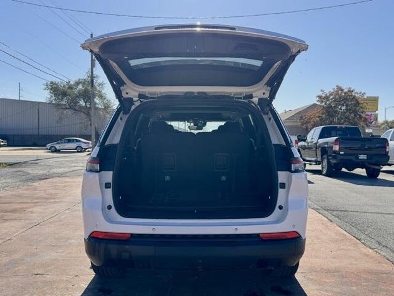 Used 2024 Jeep Grand Cherokee L Altitude XImage 9