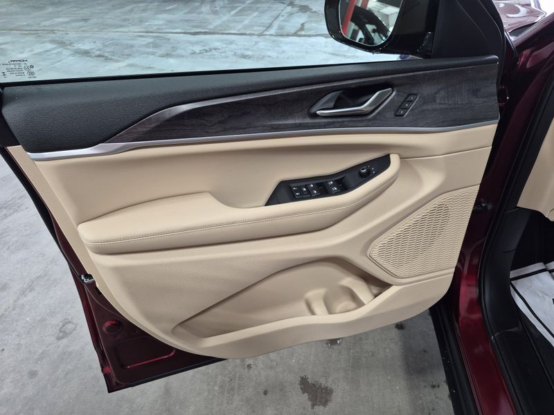 2025 Jeep Grand Cherokee Limited 4x4Image 24