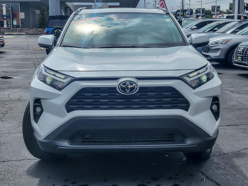 2025 Toyota RAV4 XLE Premium photo 4