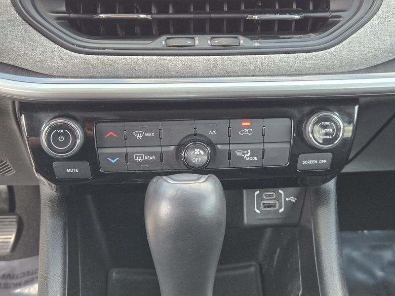 Used 2022 Jeep Compass Latitude FWD