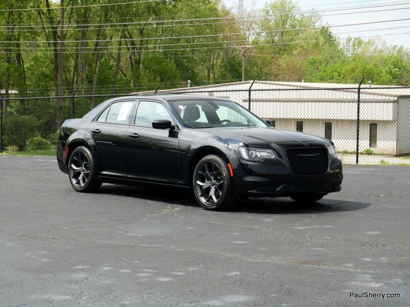 2023 Chrysler 300 Touring SportImage 12