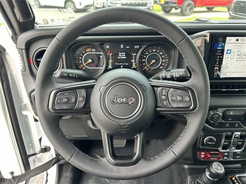 New 2026 Jeep Wrangler 4-door RubiconImage 18