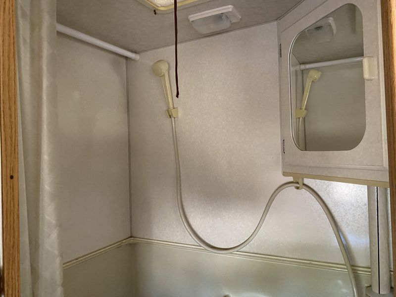 1994 LANCE 880 CAMPER Image 15