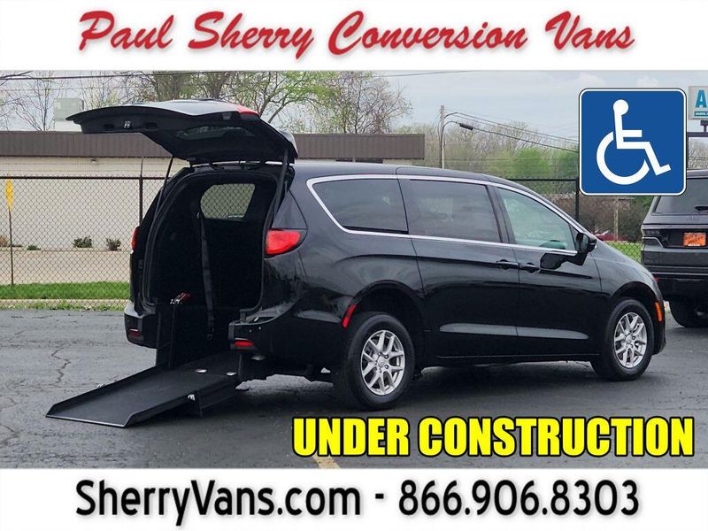 Used 2026 Chrysler Pacifica Select