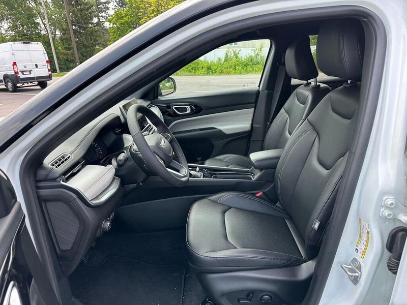 2025 Jeep Compass Limited 4x4Image 12