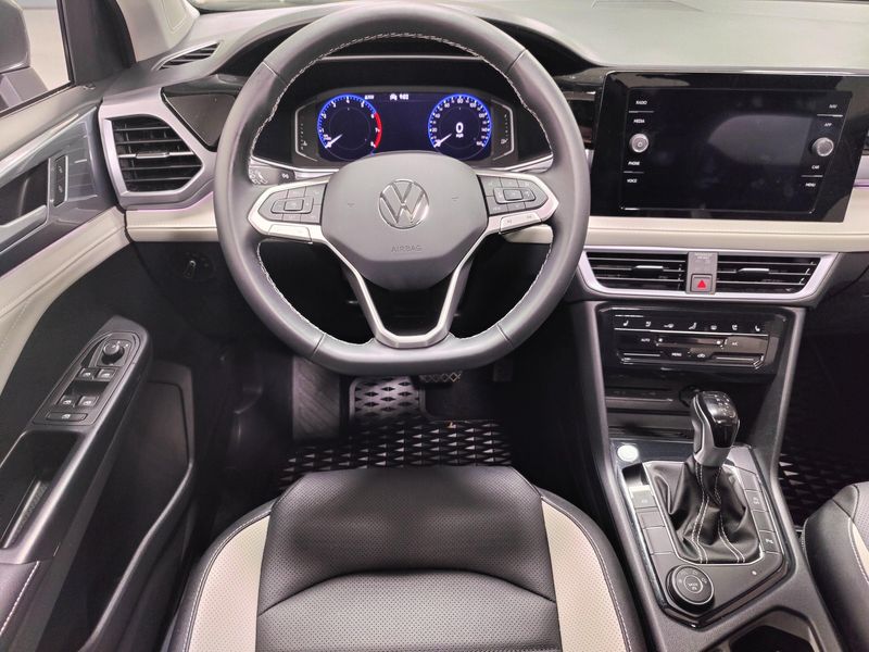 Used 2025 Volkswagen Taos SEL AWD w/Sunroof & NavImage 18
