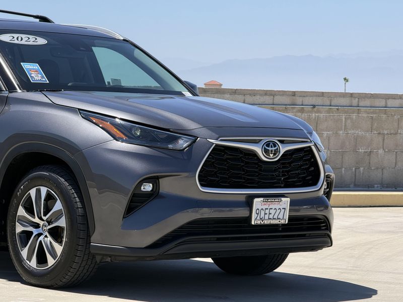 Used 2022 Toyota Highlander XLEImage 3