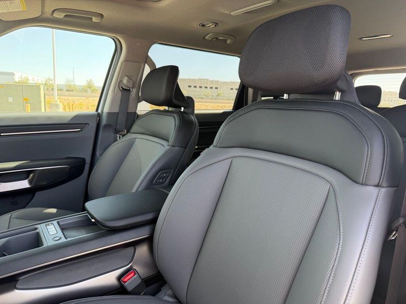 New 2026 Kia EV9 Light Long RangeImage 11