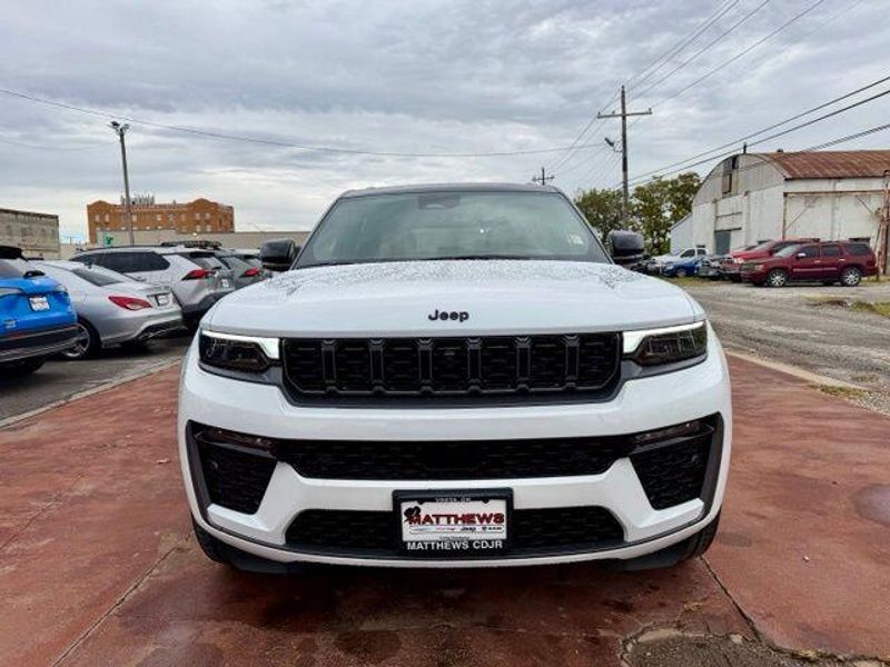 New 2027 Jeep Grand Cherokee Summit 4x4Image 2