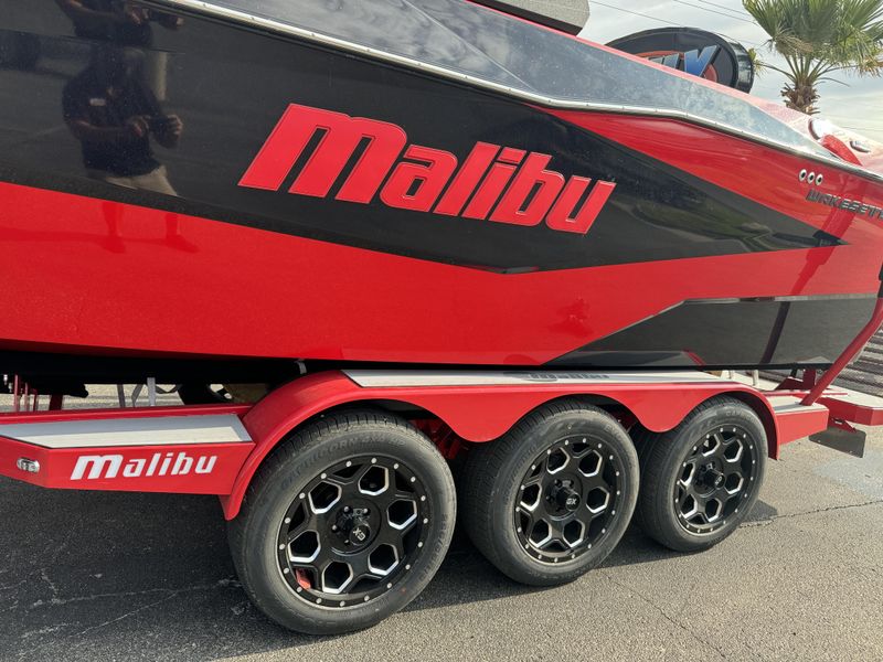 2025 MALIBU WAKESETTER 25 LSV Image 24