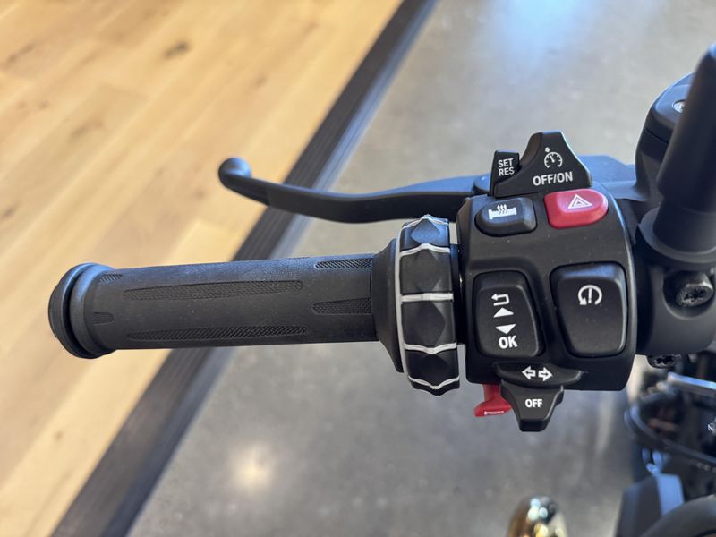 2025 BMW R 12 nineT - BLACK STORM METALLIC