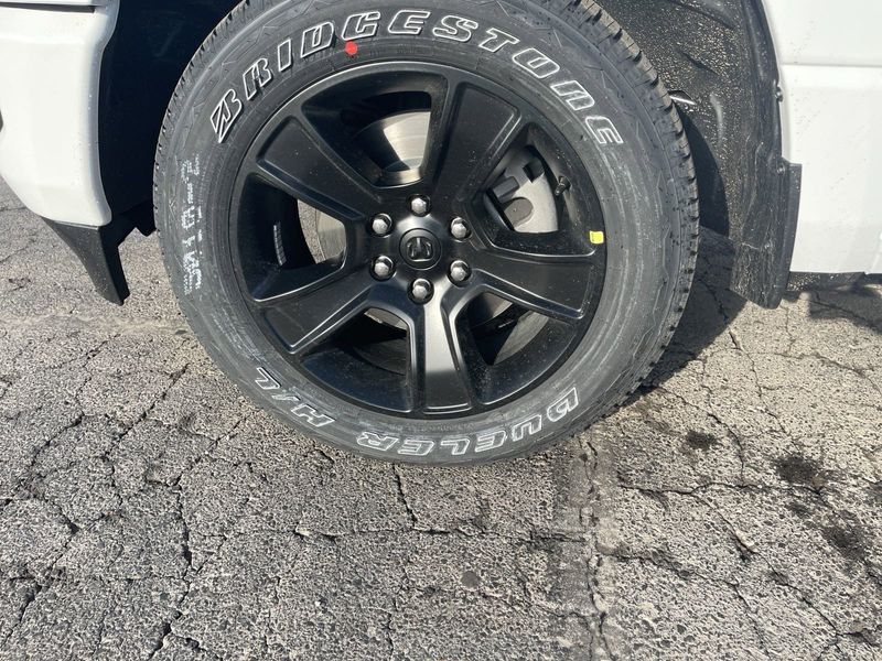 2023 RAM 1500 Big Horn Crew Cab 4x4 5