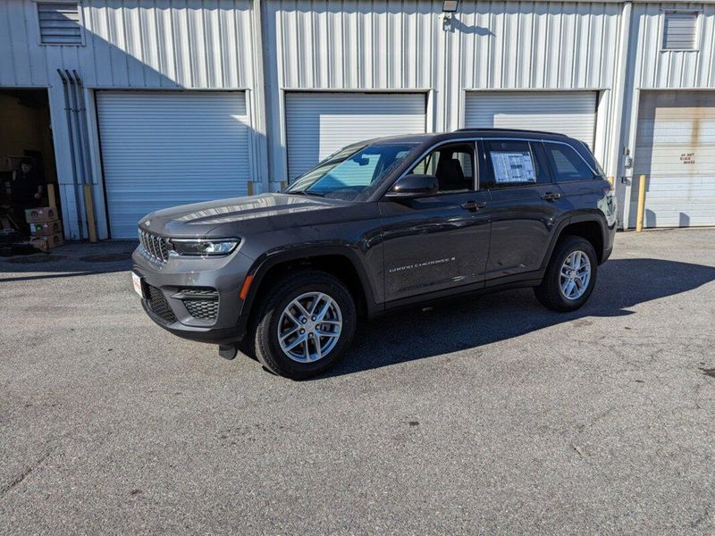 2025 Jeep Grand Cherokee Laredo X photo 2