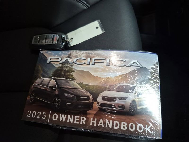 2025 Chrysler Pacifica SelectImage 14