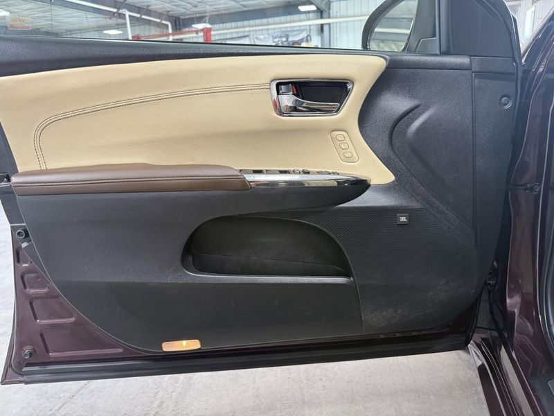 Used 2018 Toyota Avalon LimitedImage 20
