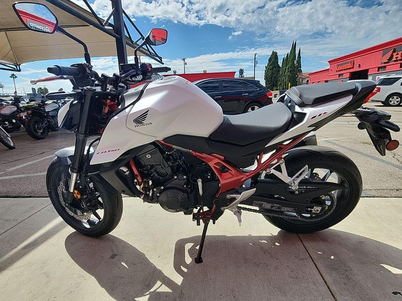 New 2025 Honda CB750 HORNET Image 15