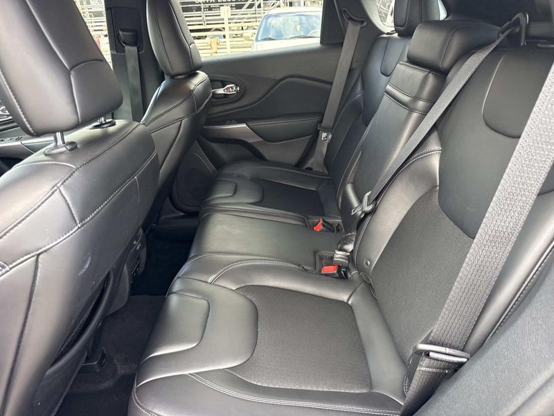 Used 2019 Jeep Cherokee Latitude Plus FWD