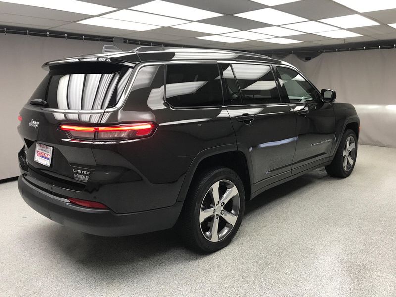 Used 2022 Jeep Grand Cherokee L LimitedImage 13