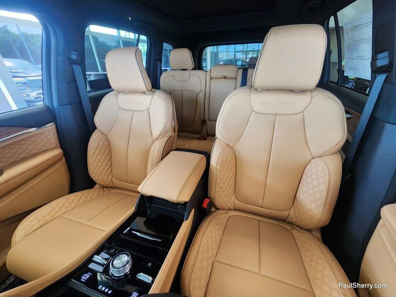New 2025 Jeep Grand Cherokee Summit Reserve 4x4Image 22