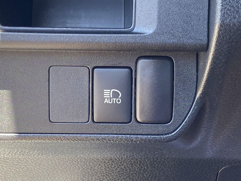 Used 2018 Toyota Tacoma Image 23