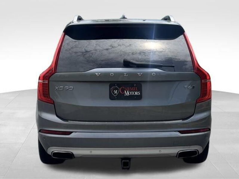2016 Volvo XC90 T6 Momentum