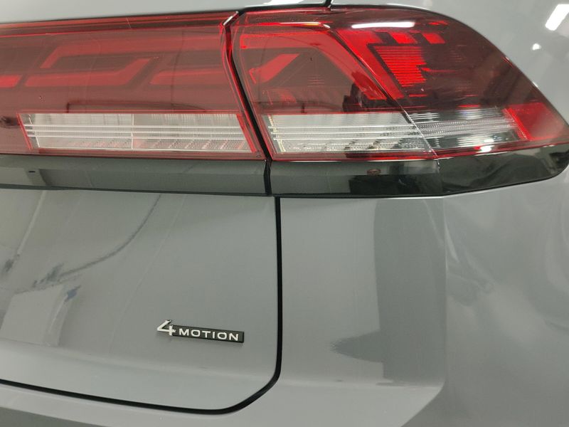 Used 2025 Volkswagen Atlas Cross Sport SEL R-Line Black AWD w/Sunroof/NavImage 4