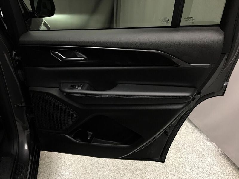 Used 2023 Jeep Grand Cherokee L AltitudeImage 16