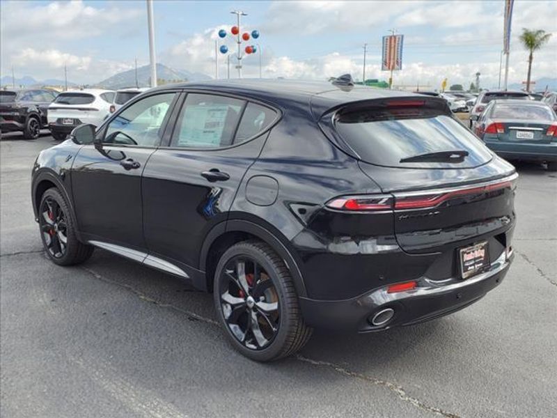 2024 Dodge Hornet R/T in a 8 Ball exterior color and Blackinterior. Perris Valley Auto Center 951-657-6100 perrisvalleyautocenter.com 