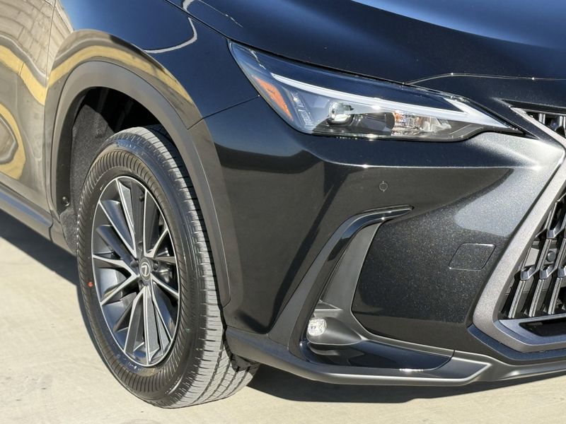 2025 Lexus NX 250Image 4