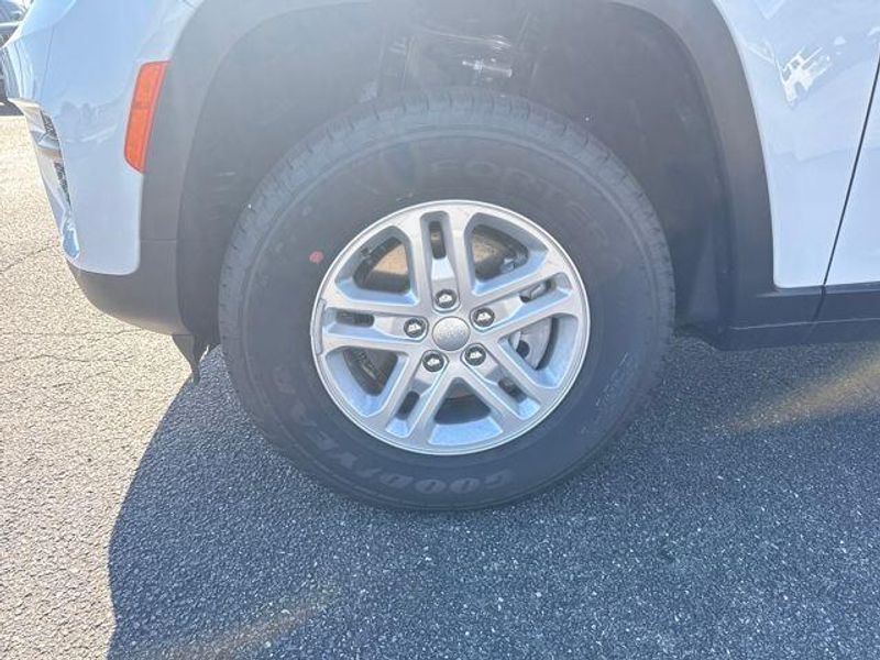 2025 Jeep Grand Cherokee Laredo 4x4