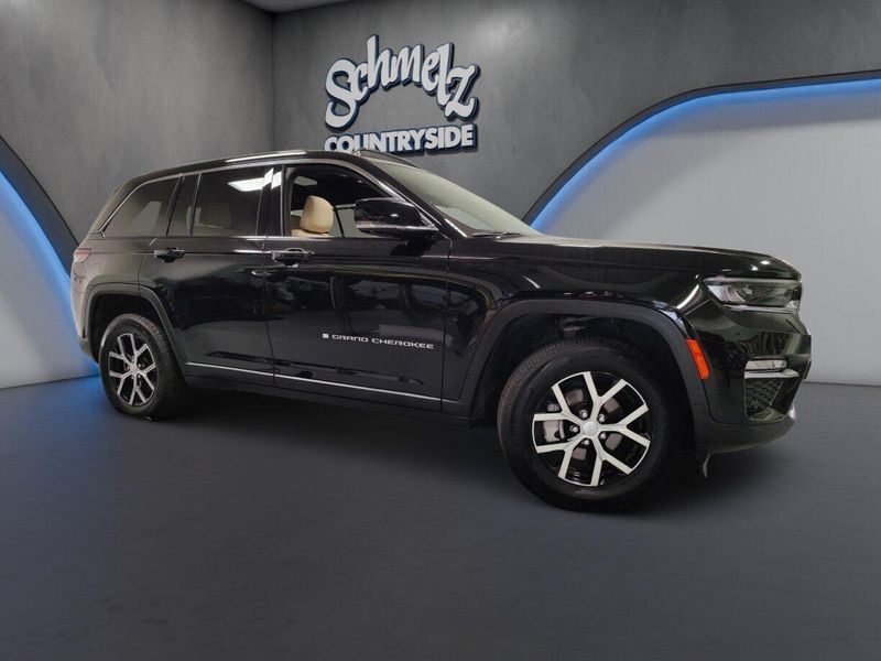 Used 2025 Jeep Grand Cherokee Limited 4X4 w/Luxury Tech IIImage 3