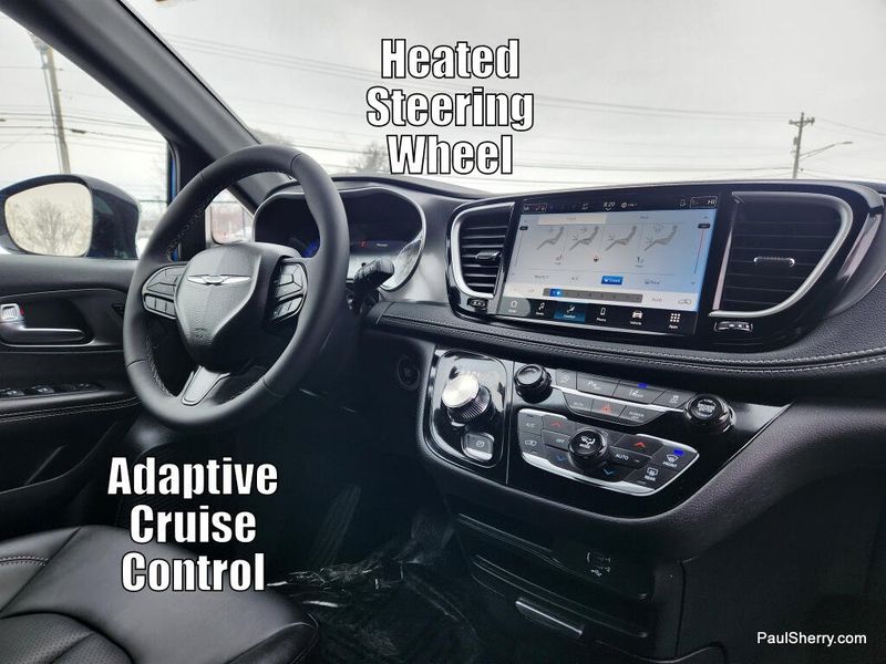 New 2026 Chrysler Pacifica Select