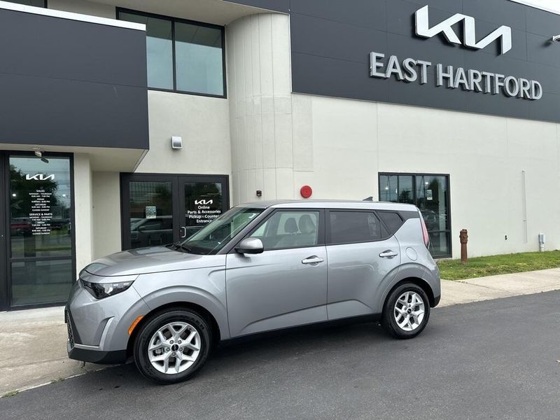 2023 Kia Soul LXImage 1
