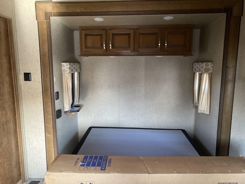 Used 2018 FOREST RIVER CEDAR CREEK 38 FLX Image 27