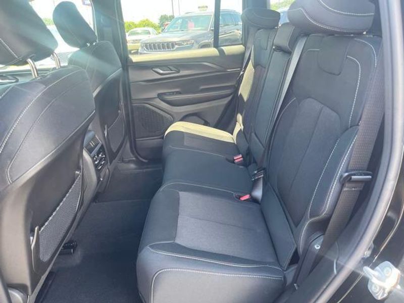 2025 Jeep Grand Cherokee Laredo X 4x4