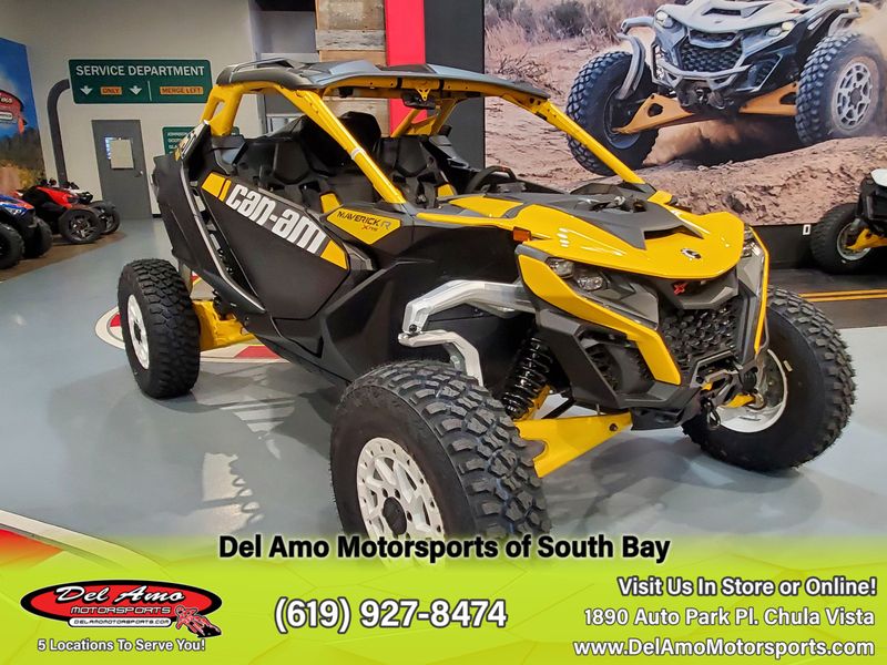 2024 Can-Am 7ARA  in a CARBON BLACK & NEO YELLOW exterior color. Del Amo Motorsports delamomotorsports.com 