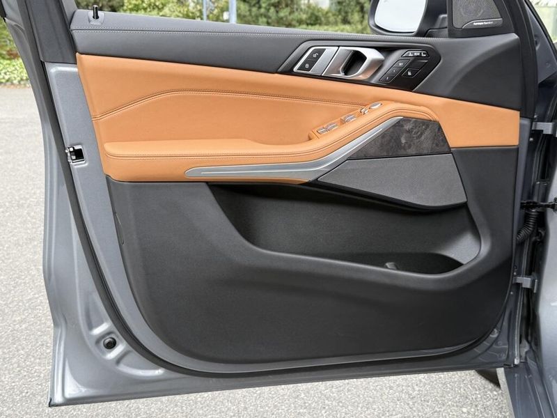 2025 BMW X7 xDrive40iImage 19
